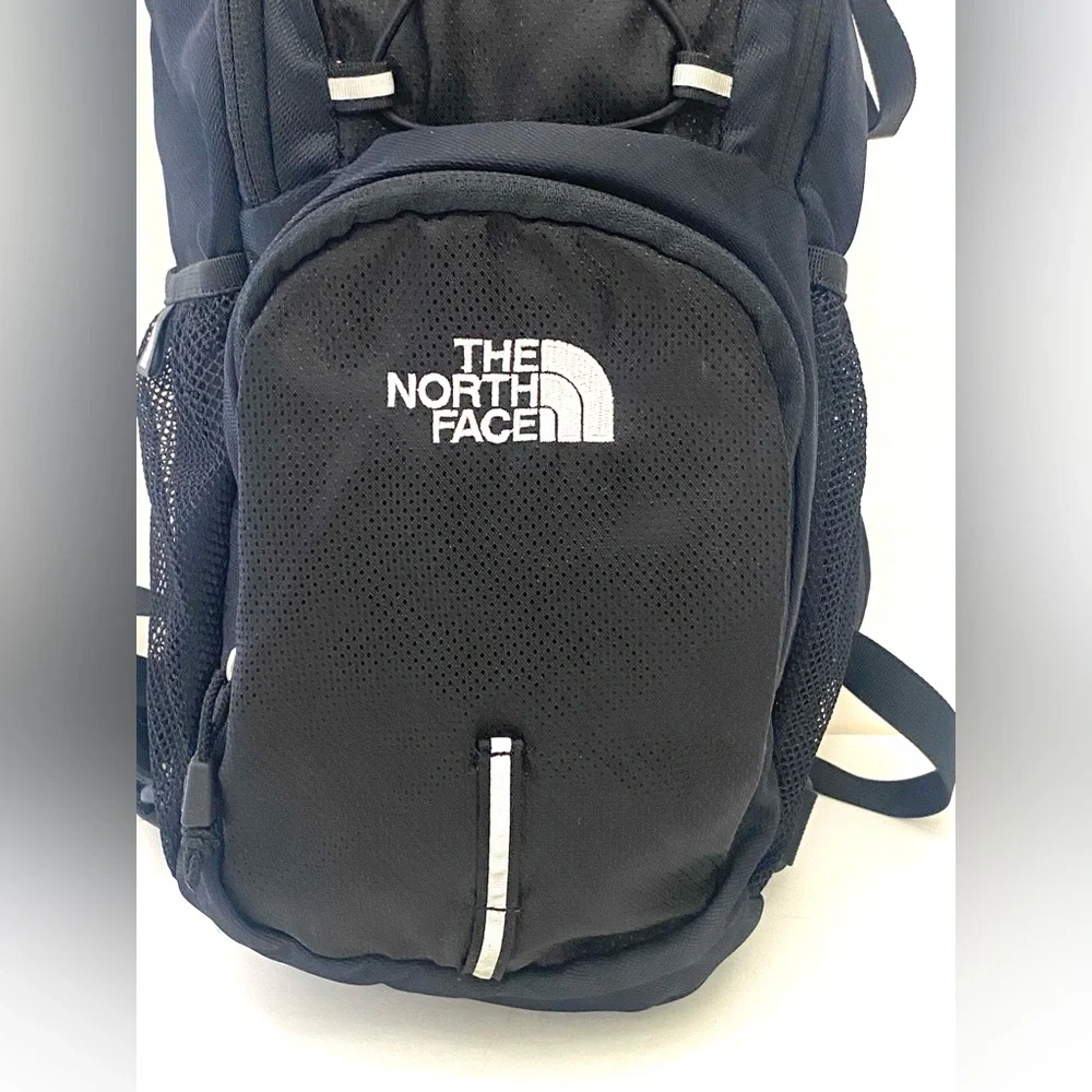 North Face UNISEX Black Flight DayPack/Backpack/Hydration Pack